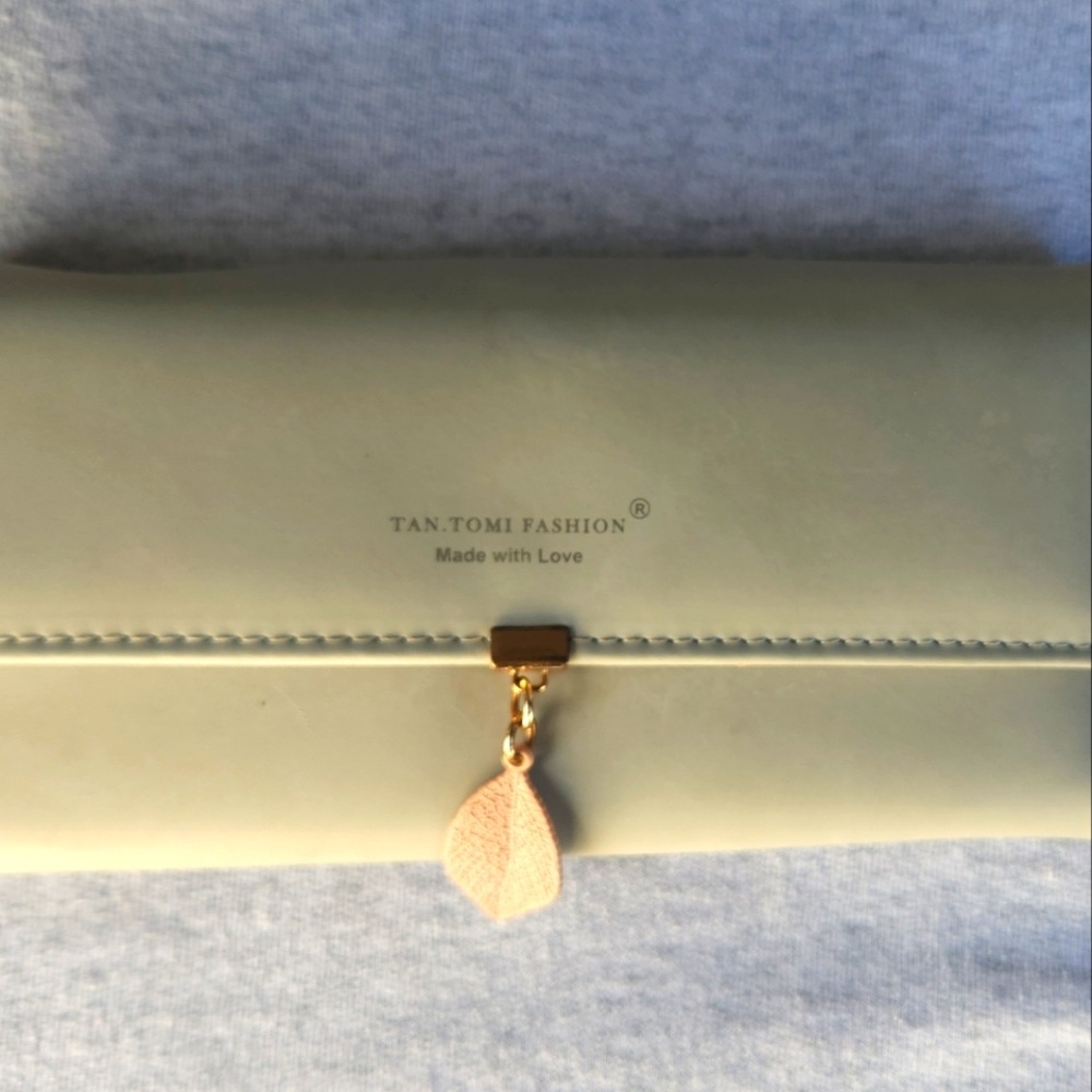 Tan Tomi Women’s Wallet